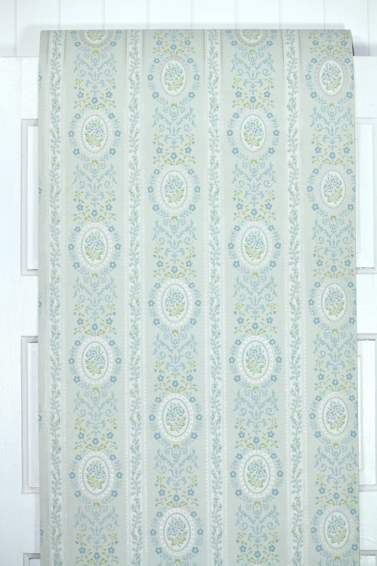 1960s Floral Vintage Wallpaper