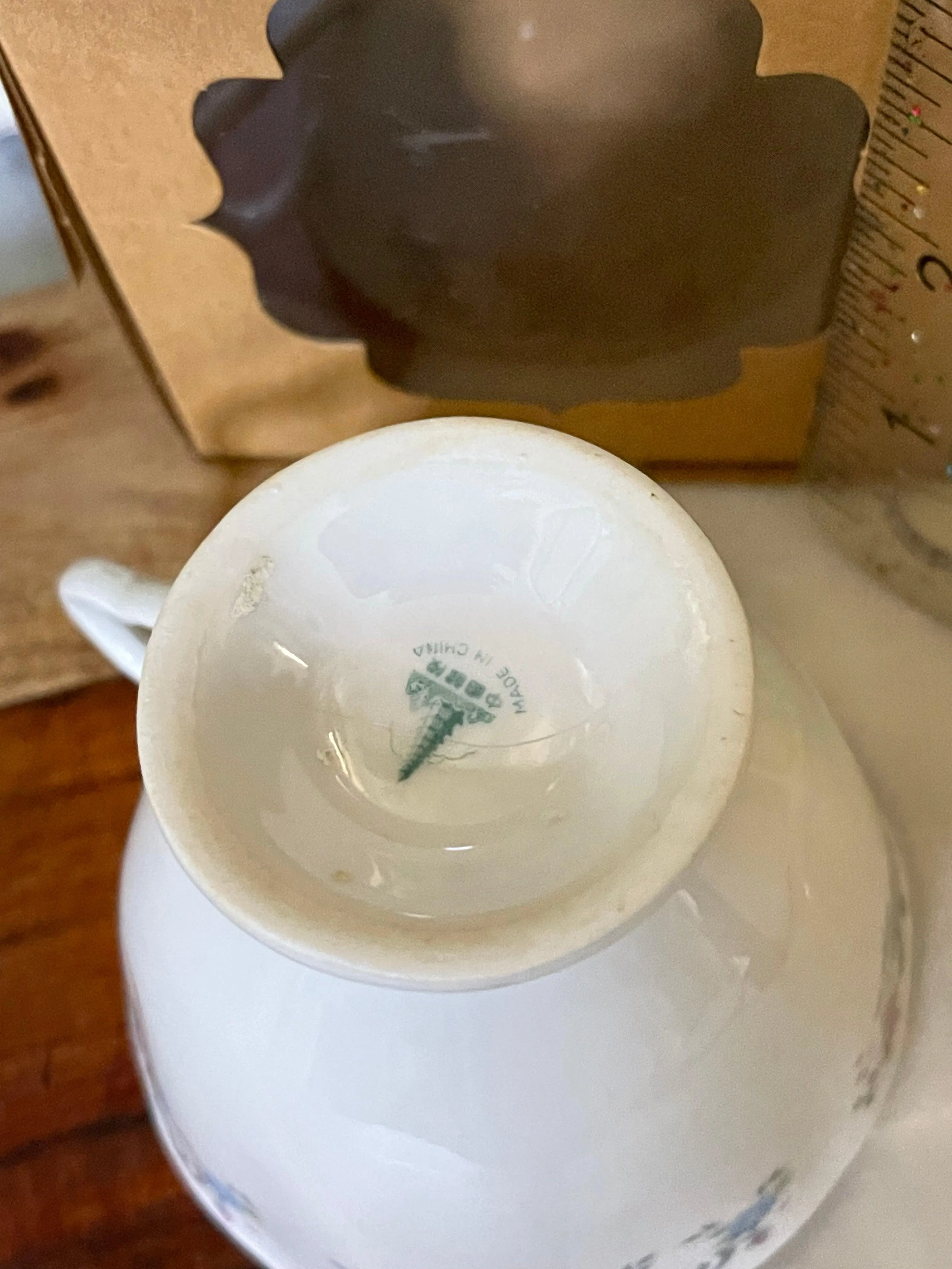 1986 vintage floral teacup ￼