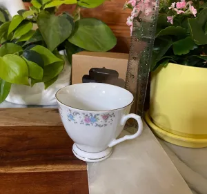 1986 vintage floral teacup ￼