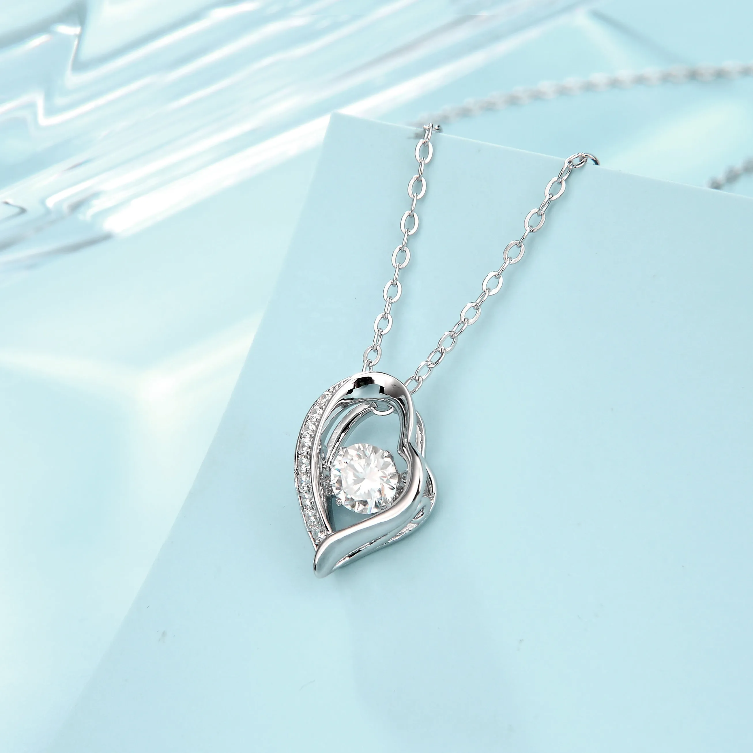 5.0mm D Color 0.5 Ct Diamond Heart Necklace