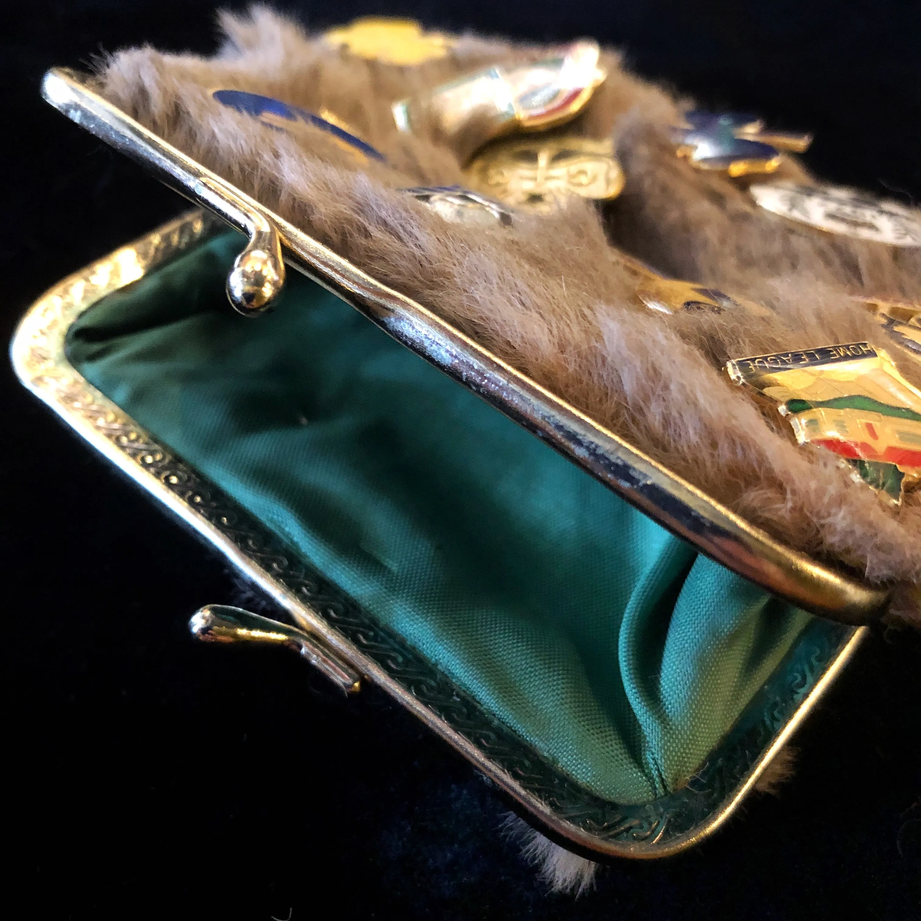 A KANGAROO SKIN PURSE WITH 28 VINTAGE GIRL GUIDE PINS.