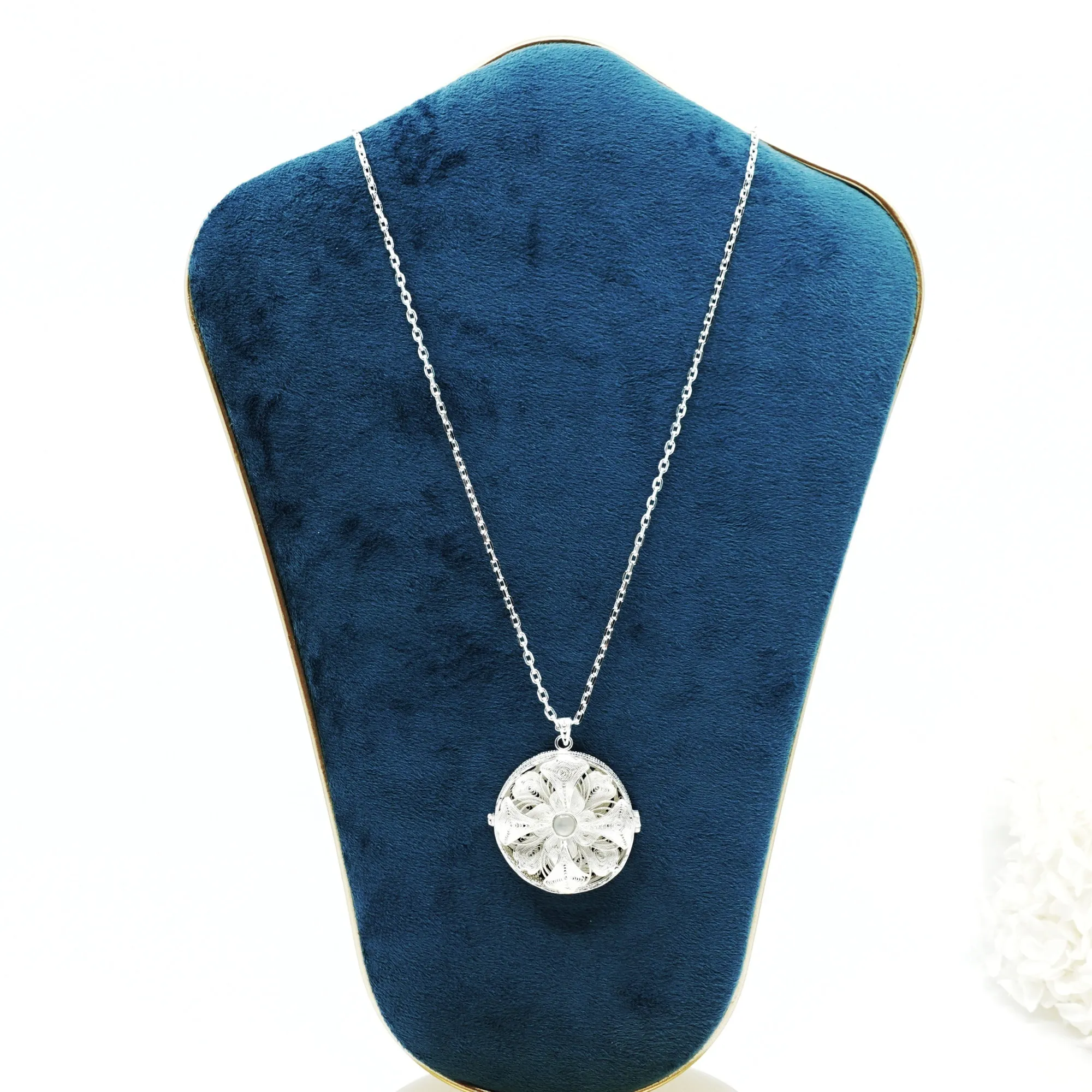 Auspicious Flower Filigree Inlay Locket Pendant Necklace Silver