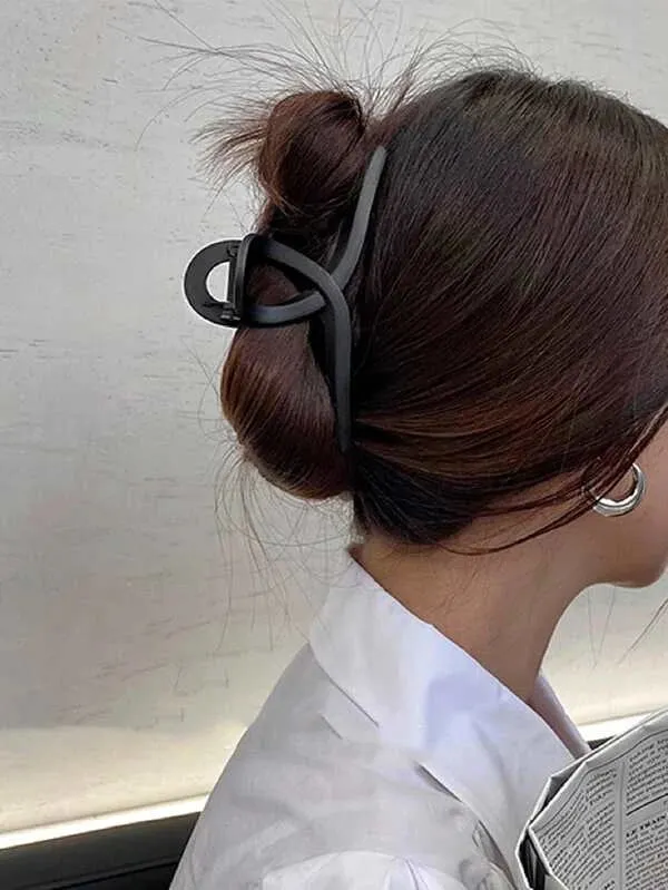 Criss Cross Hair Claw