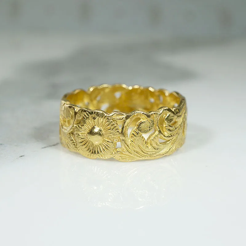 Exuberant 18k Gold Daisy Band