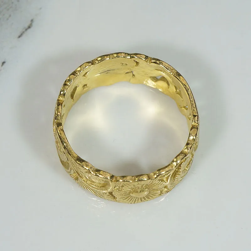Exuberant 18k Gold Daisy Band