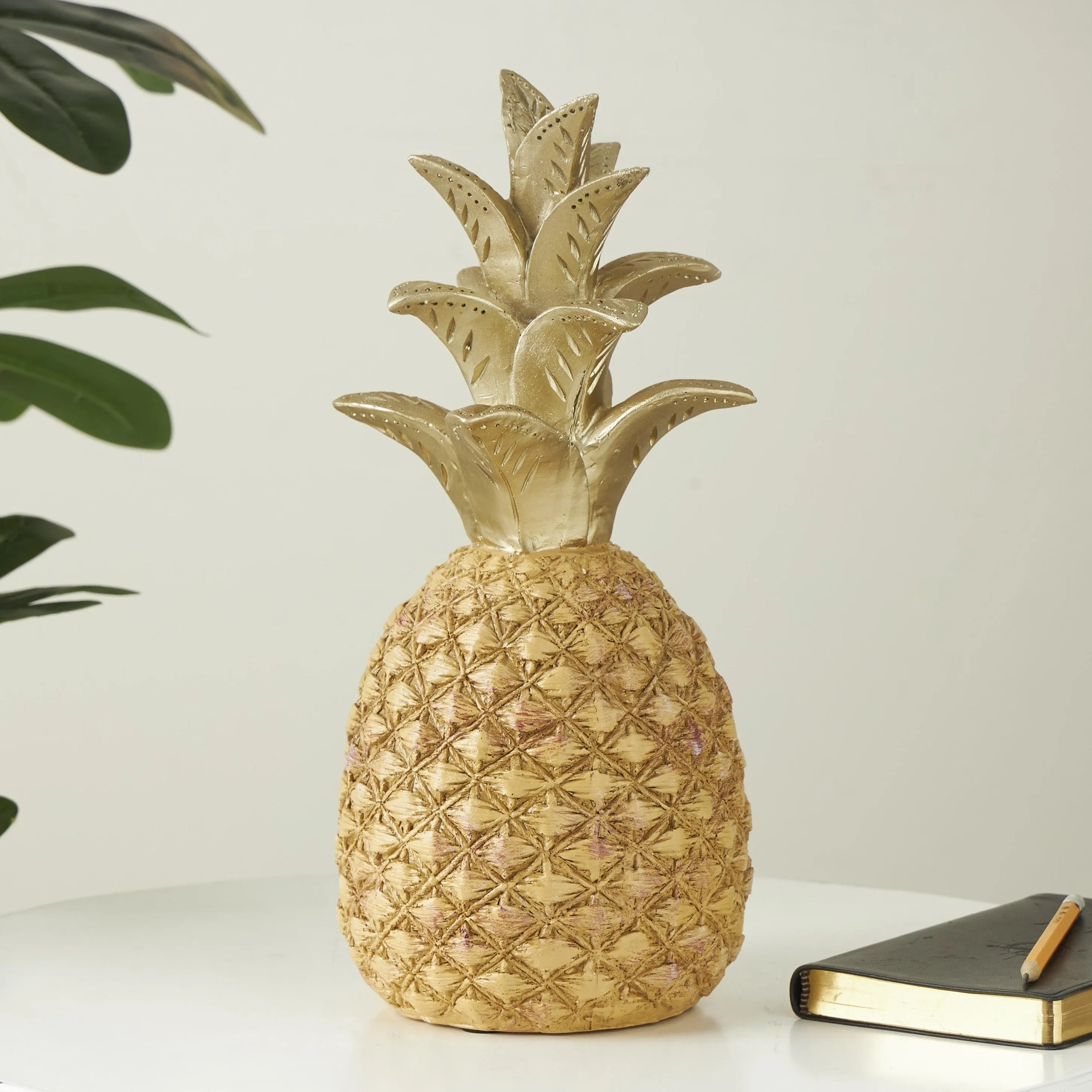 GOLDEN RESIN PINEAPPLE