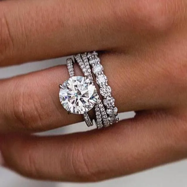 Gorgeous 4 Prong Round Cut Simulated Diamond Ring Set