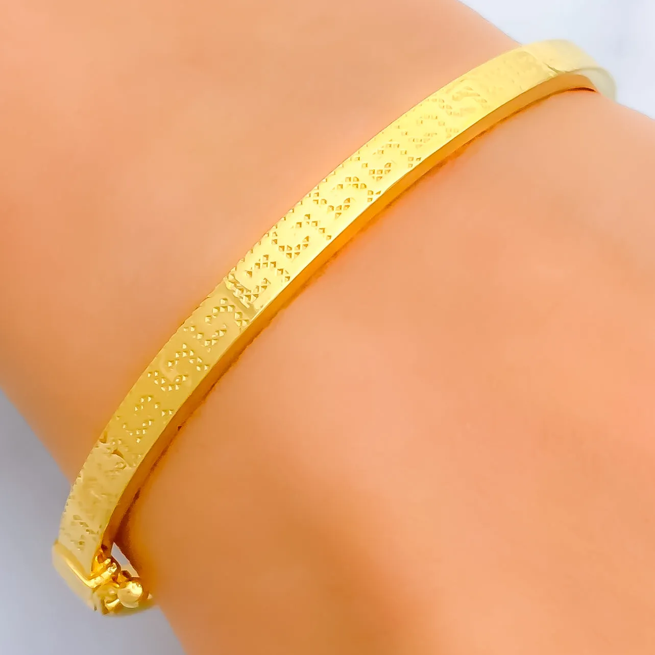 Gorgeous Contemporary 21k Gold Bangle Bracelet