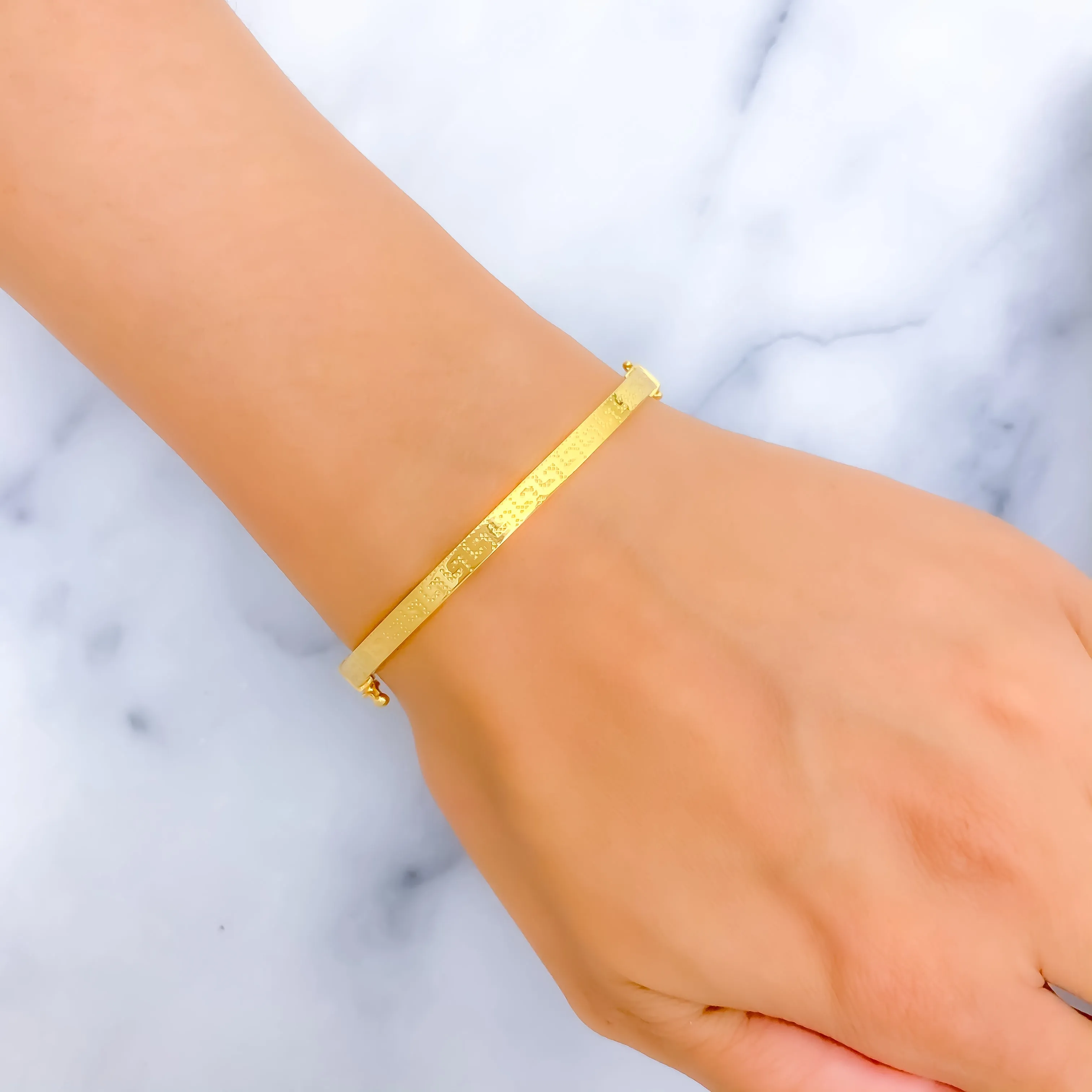 Gorgeous Contemporary 21k Gold Bangle Bracelet