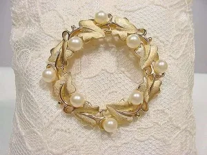 Ivy and Pearls Wreath Brooch