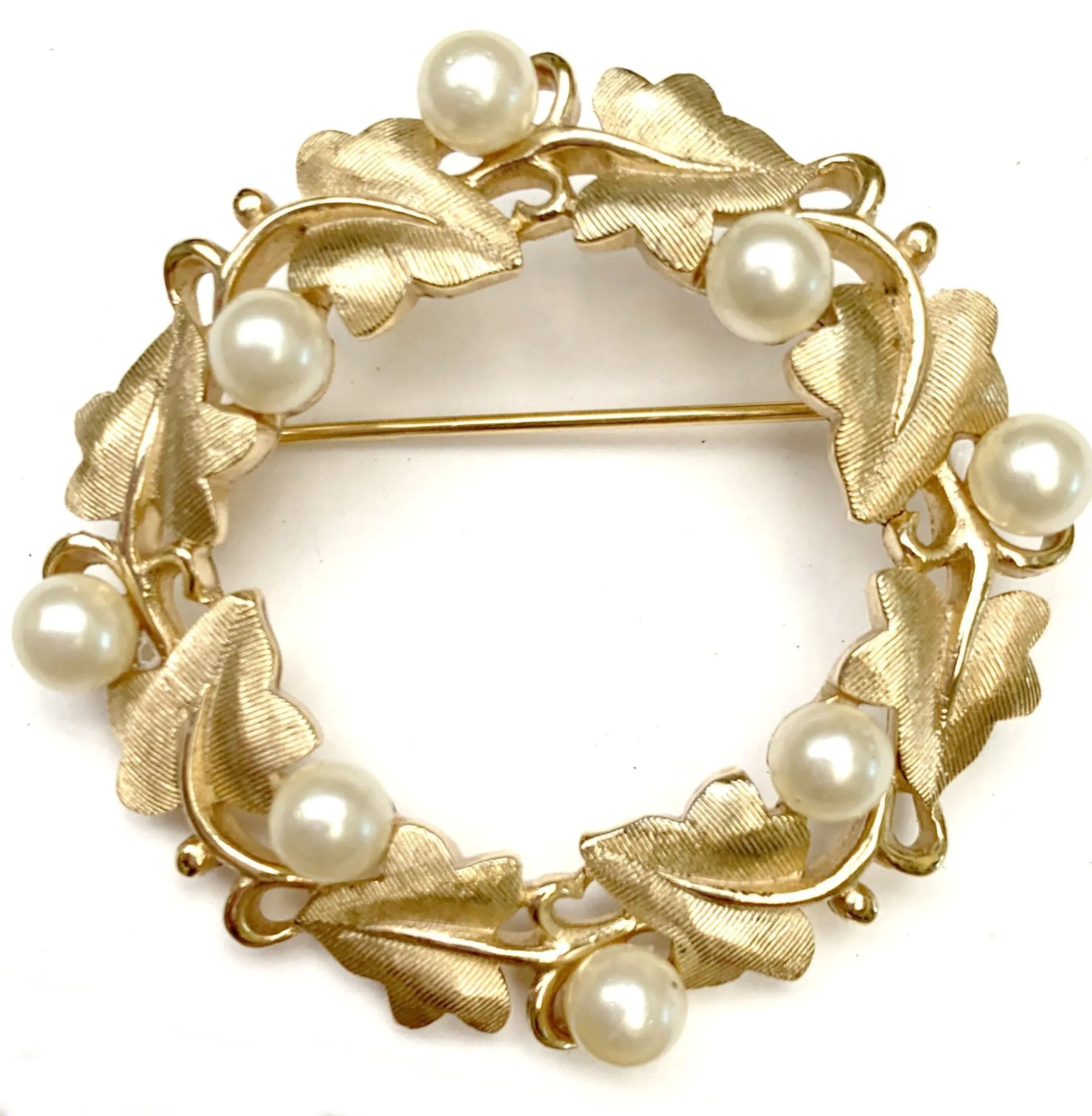 Ivy and Pearls Wreath Brooch
