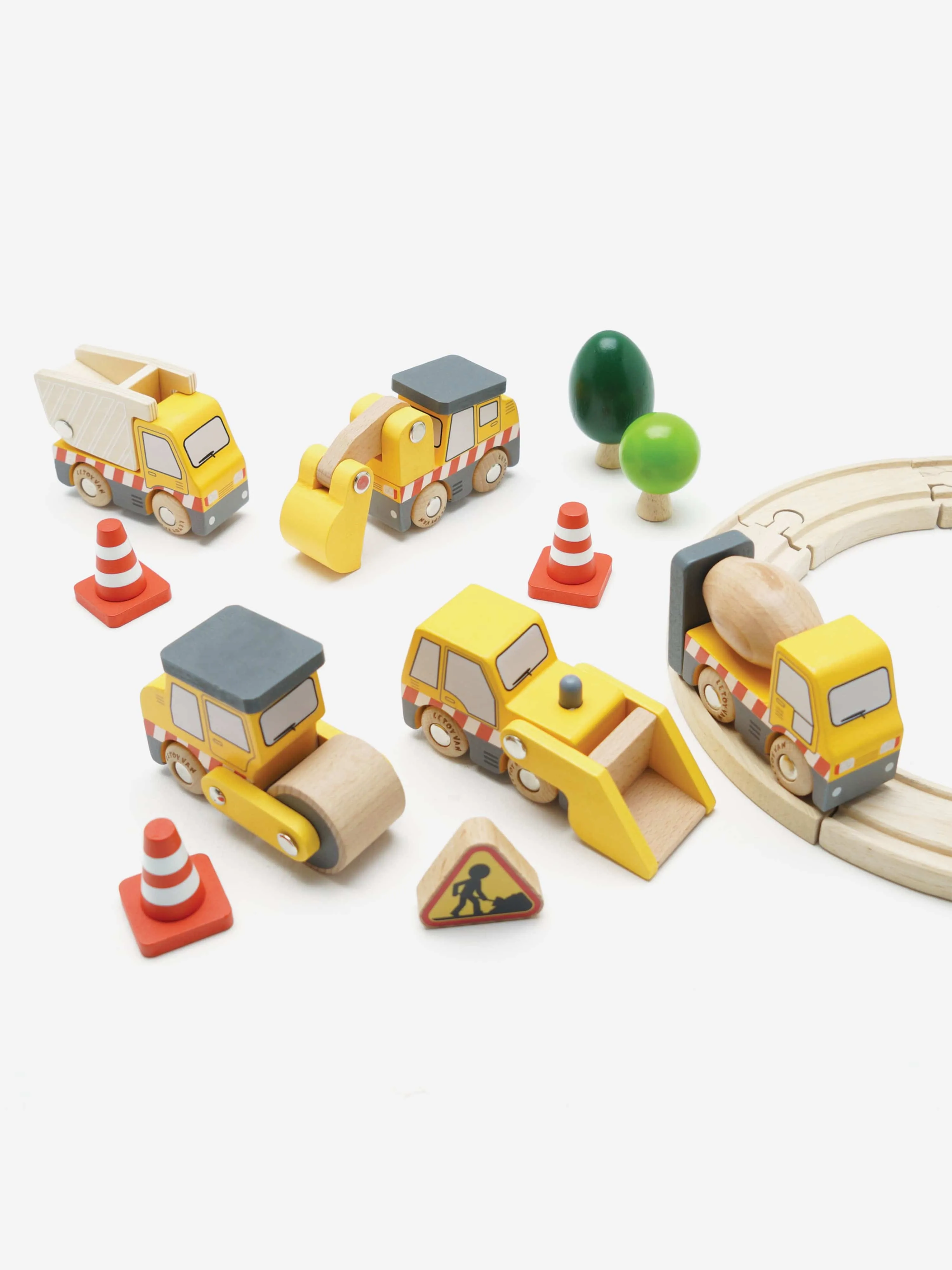 Le Toy Van Construction Toy Cars, Trucks & Diggers-7 Piece (W:8.5 x D:3.2 x H:6.5cm)