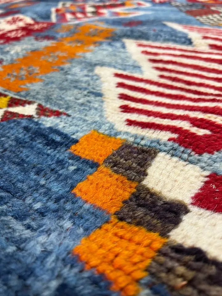 Moroccan area rug from Tazenakht, Wool and Thread, 203cm x 141cm or 6.66ft x 4.63ft