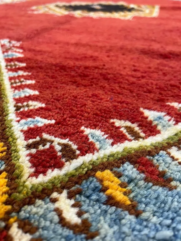 Moroccan area rug from Tazenakht, Wool and Thread, 250cm x 155cm or 8.20ft x 5.08ft