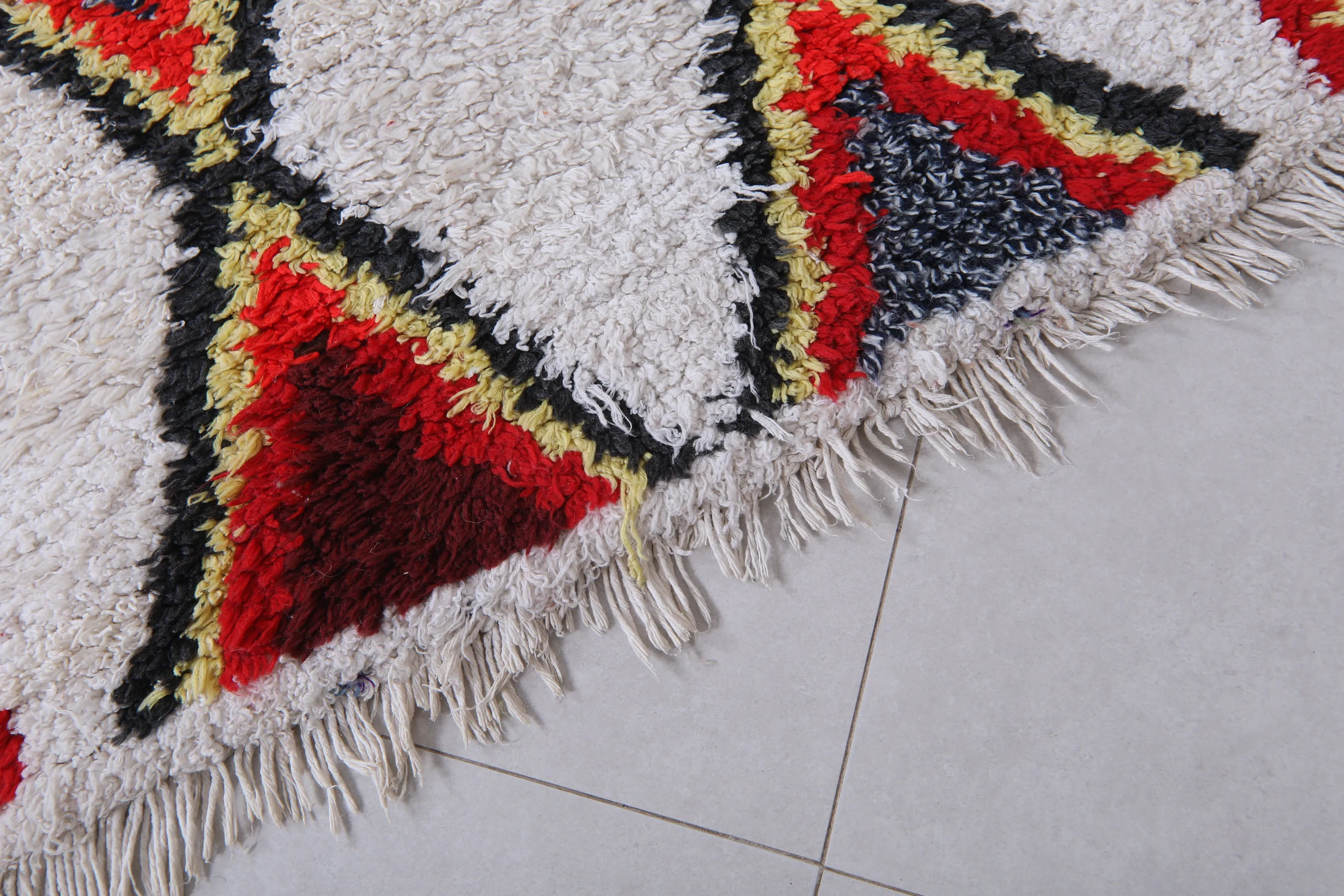 Moroccan Berber Rug with Geometric Diamond Pattern - 2.5 X 5.7 Feet