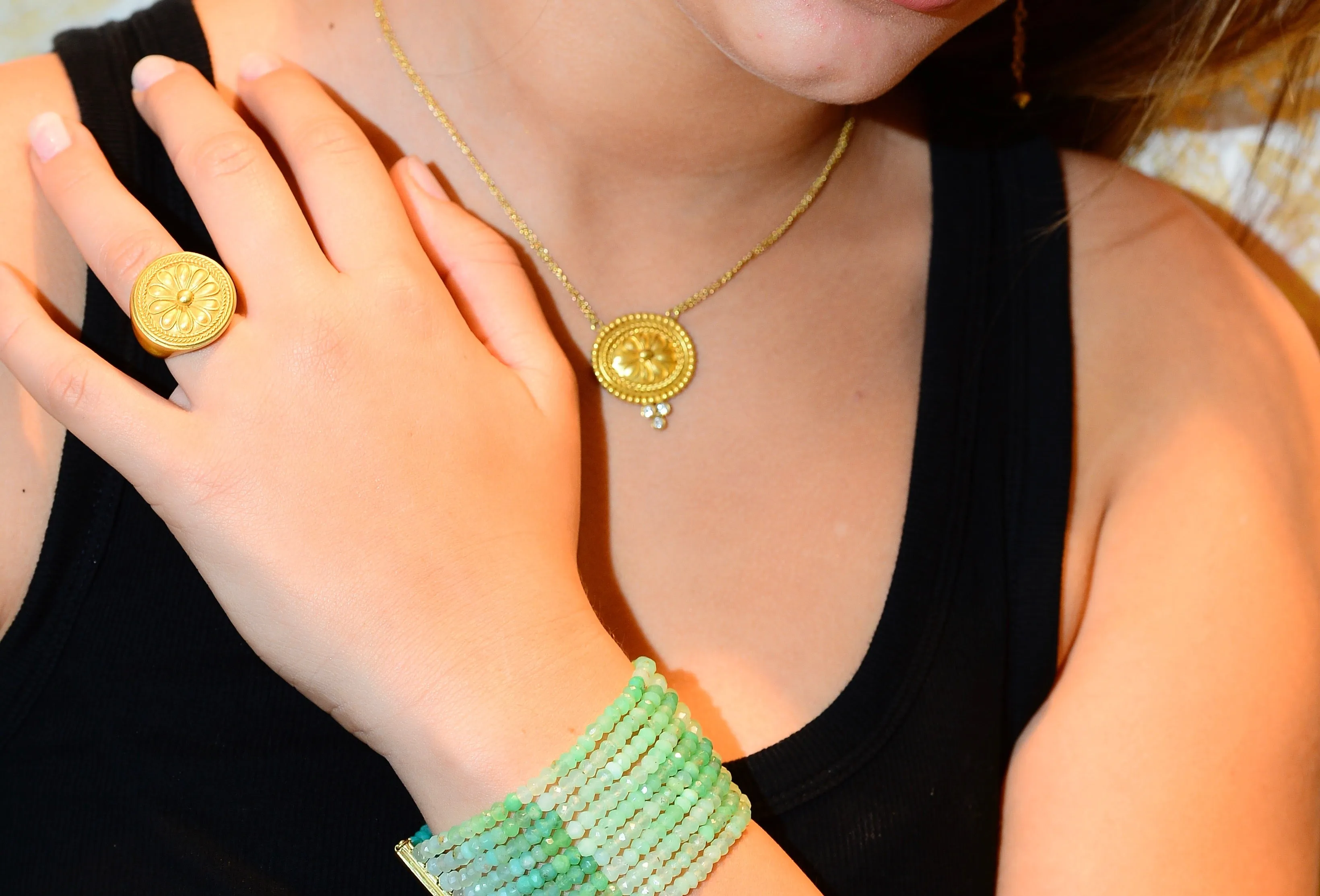 Rosette round seal ring