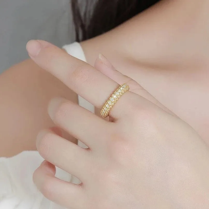 Three-sided D Color Diamond Wedding Band