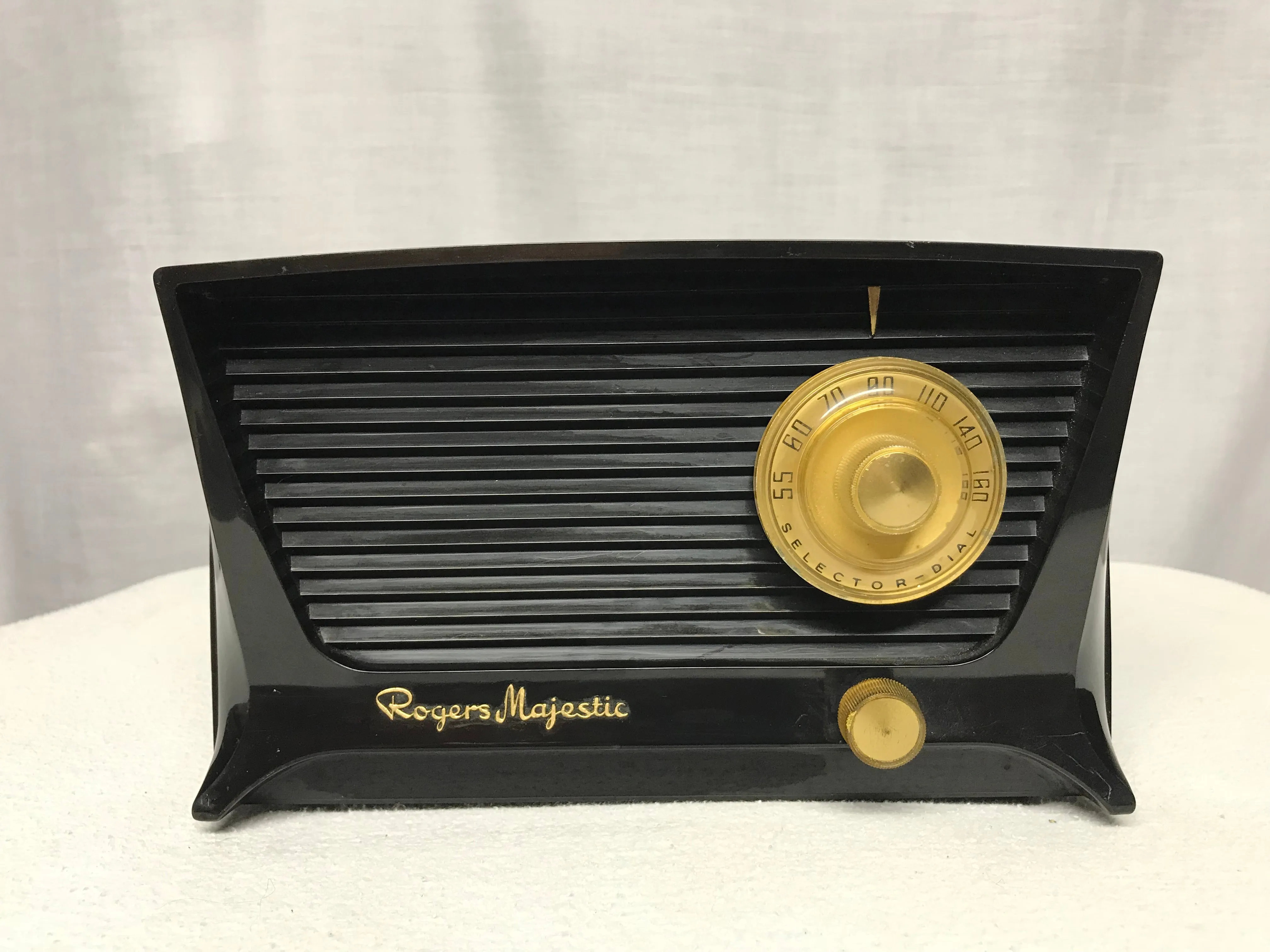 Vintage 1958 Rogers Majestic 570 Radio With Bluetooth input.