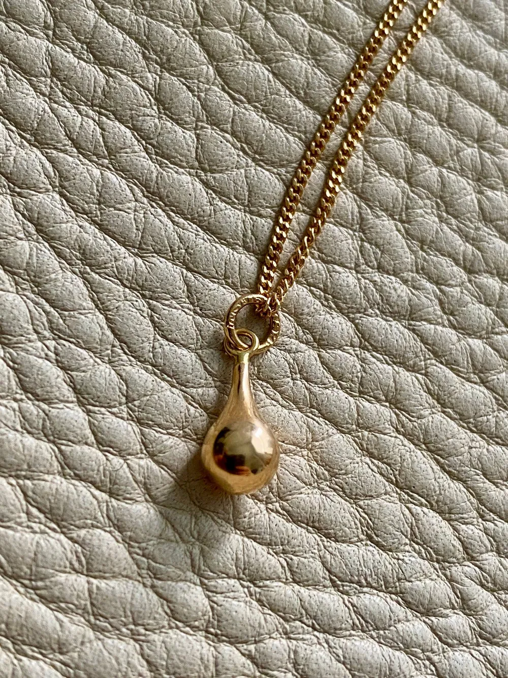 Vintage Swedish 18k gold droplet pendant necklace