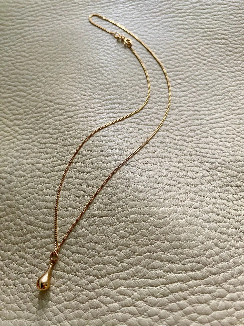 Vintage Swedish 18k gold droplet pendant necklace