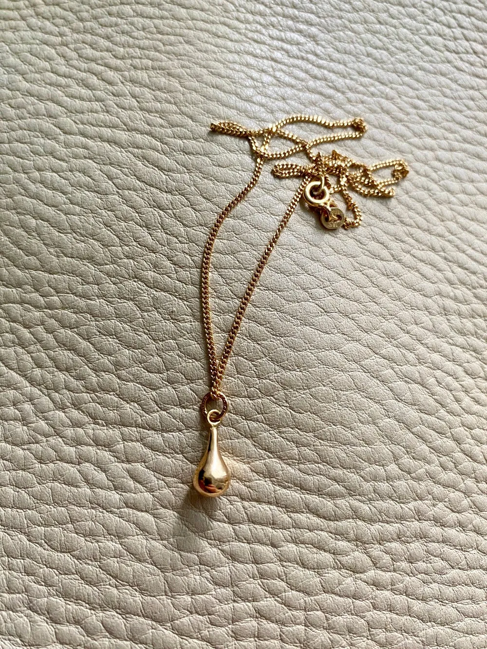 Vintage Swedish 18k gold droplet pendant necklace