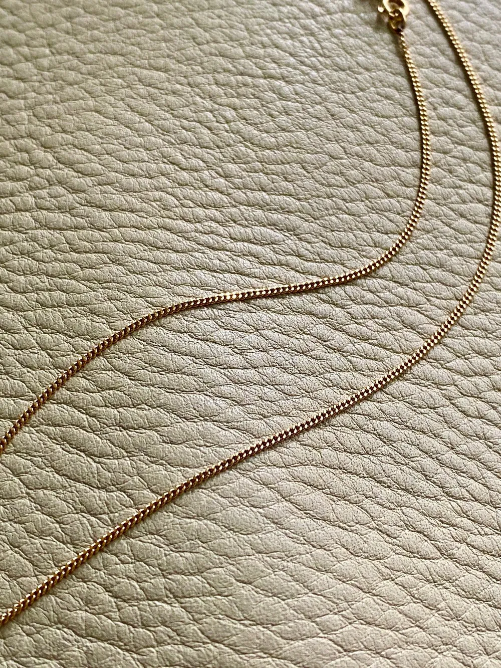 Vintage Swedish 18k gold droplet pendant necklace