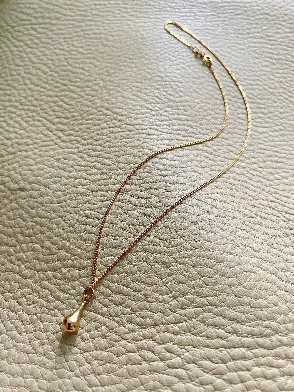Vintage Swedish 18k gold droplet pendant necklace