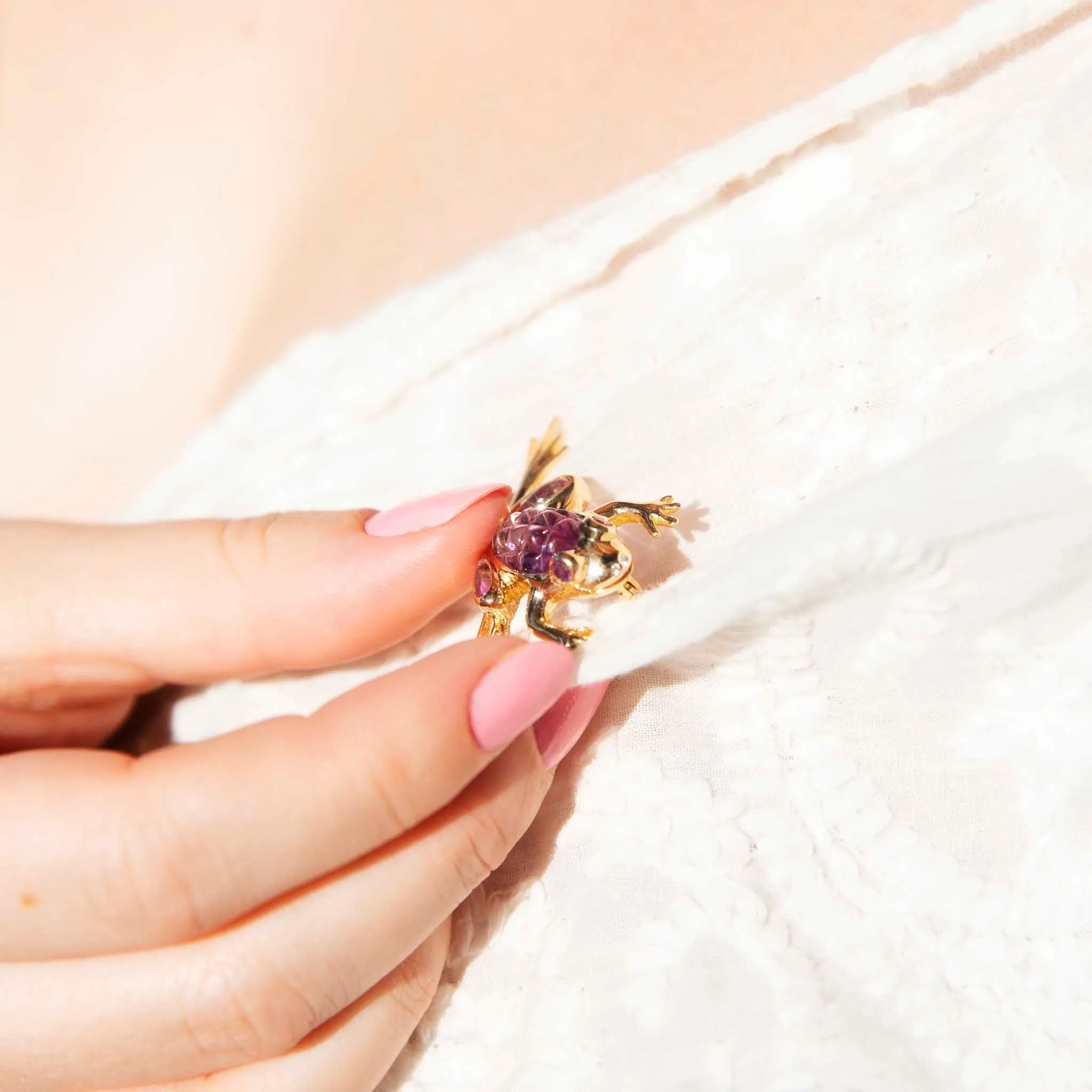 Vita 14ct Yellow Gold Amethyst Frog Brooch